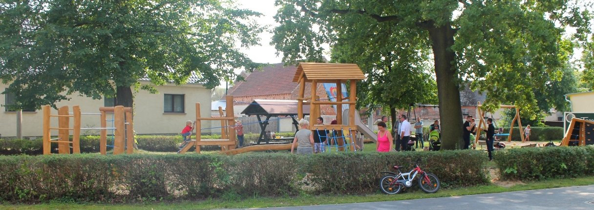 UKA unterstützt Spielplatzbau in Stolzenhain